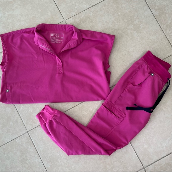 Figs Tops - Rafaela™ Oversized Scrub Top XXS and Zamora™ Jogger Scrub Pants XXS PETITE